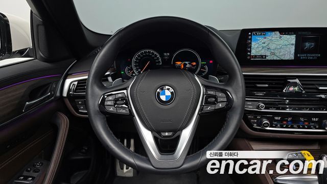 BMW 5-Series 2017 — photo 19