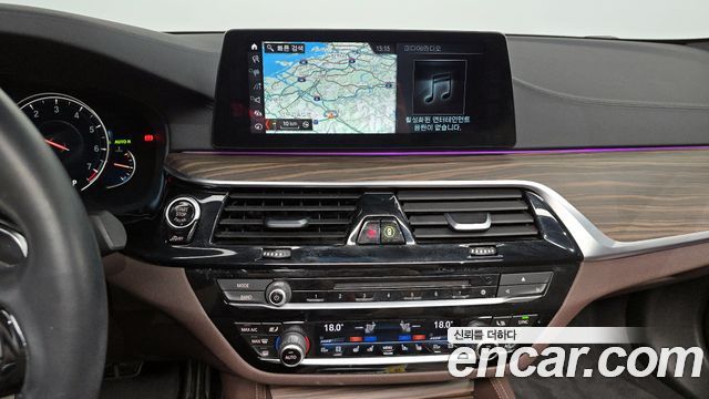 BMW 5-Series 2017 — photo 22