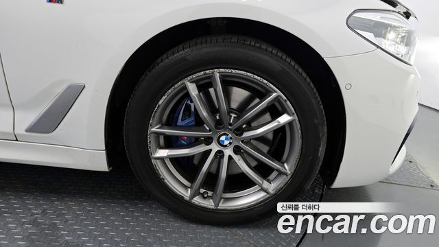 BMW 5-Series 2017 — photo 7