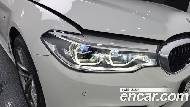 BMW 5-Series 2017 — photo 8