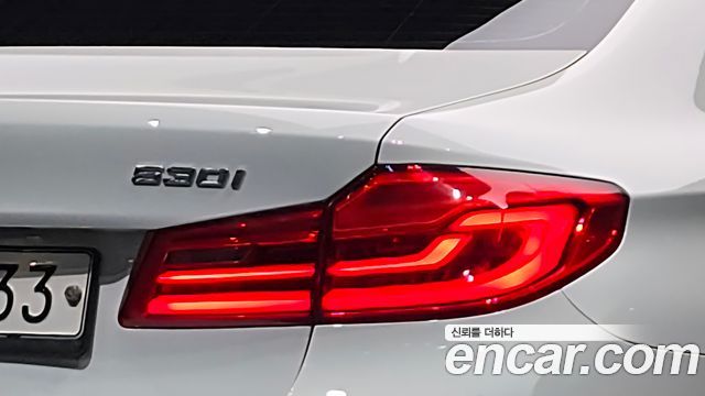 BMW 5-Series 2017 — photo 9