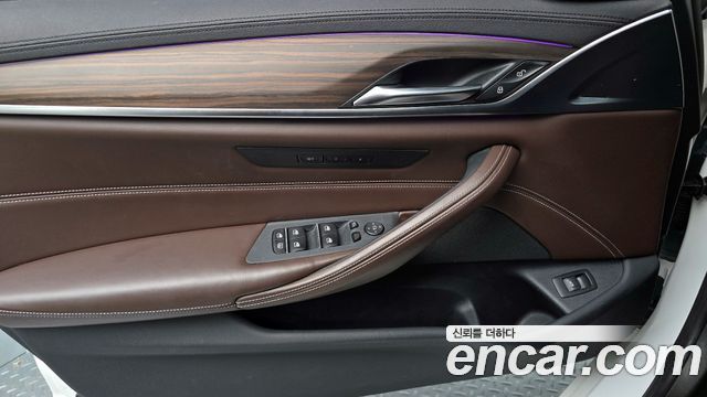 BMW 5-Series 2017 — photo 14