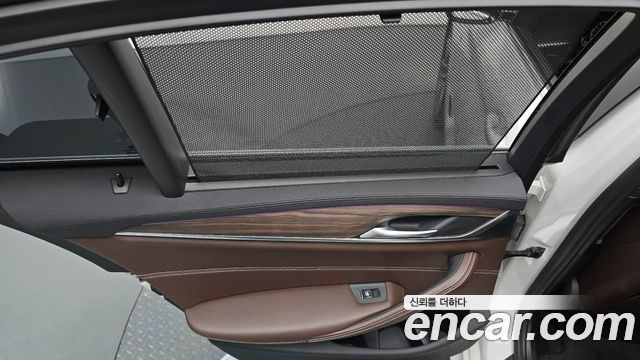 BMW 5-Series 2017 — photo 15