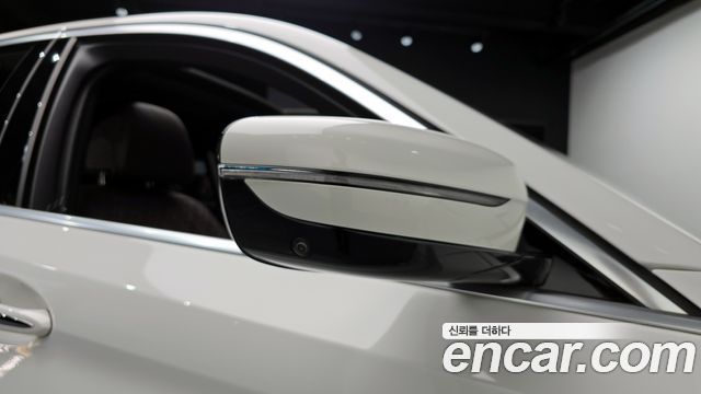 BMW 5-Series 2017 — photo 33
