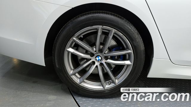 BMW 5-Series 2017 — photo 34