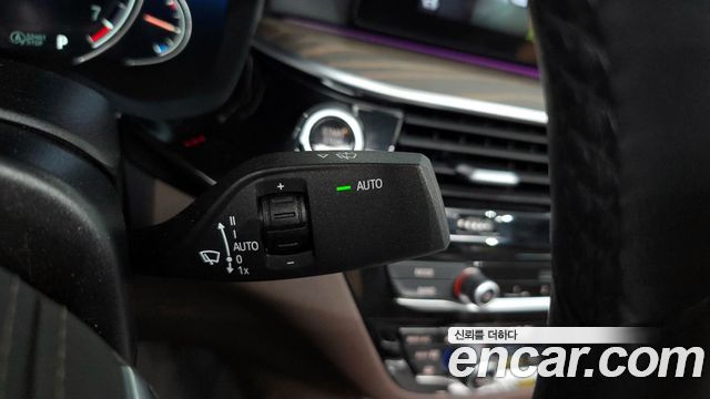 BMW 5-Series 2017 — photo 36