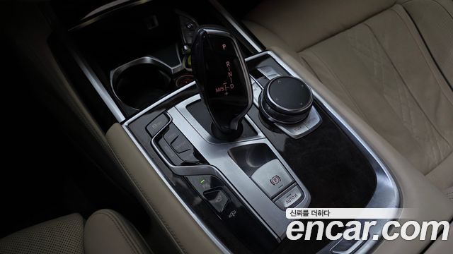BMW 7-Series 2016 — photo 9
