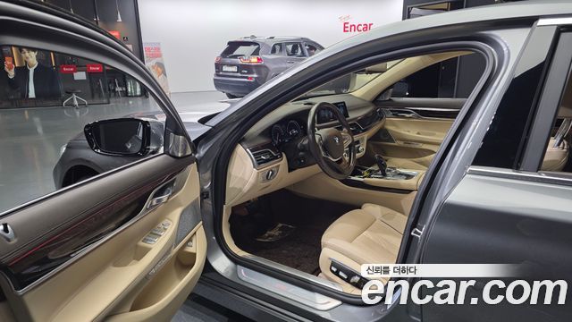 BMW 7-Series 2016 — photo 10
