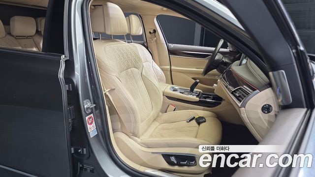 BMW 7-Series 2016 — photo 12