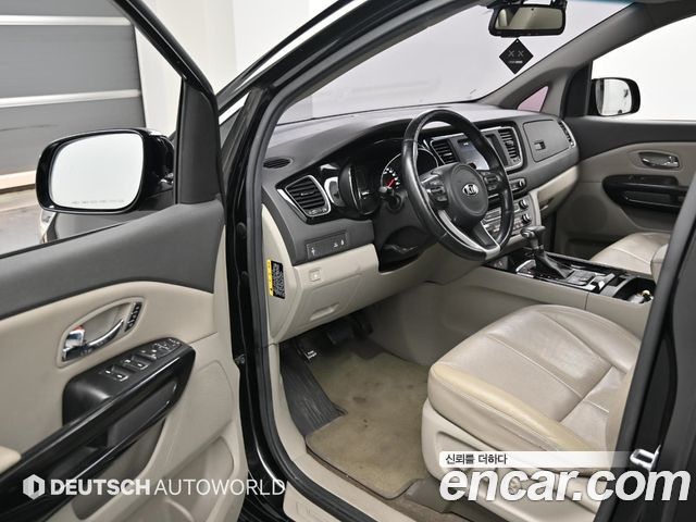Kia Canival 2017 — photo 11