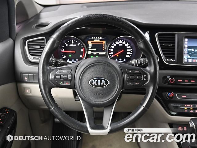 Kia Canival 2017 — photo 13