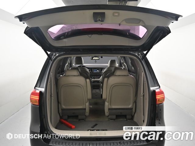 Kia Canival 2017 — photo 19
