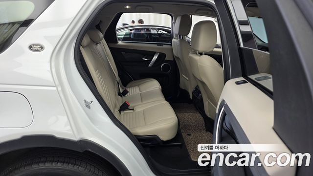 Land Rover Discovery Sport 2021 — photo 12