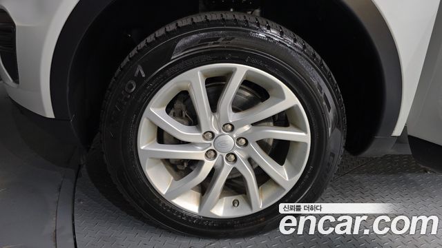 Land Rover Discovery Sport 2017 — photo 5
