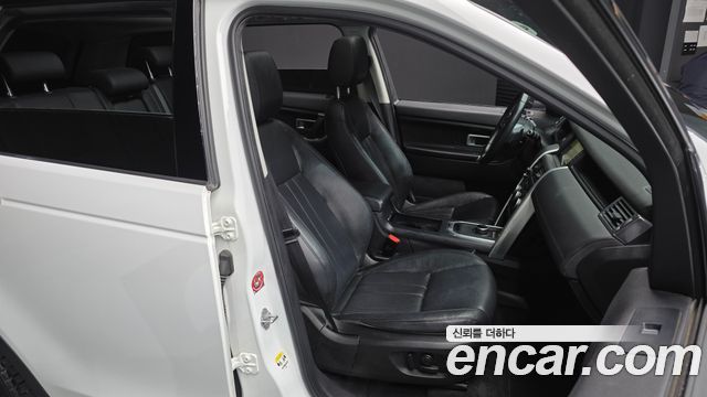 Land Rover Discovery Sport 2017 — photo 18