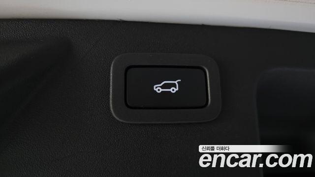 Land Rover Discovery Sport 2017 — photo 22