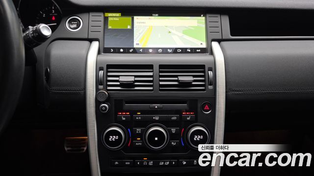 Land Rover Discovery Sport 2017 — photo 23