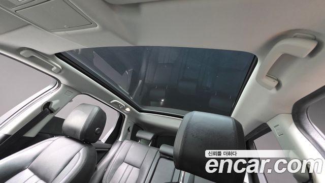 Land Rover Discovery Sport 2017 — photo 26