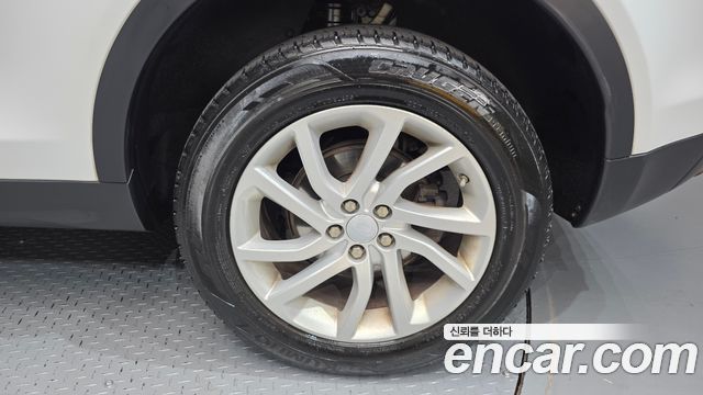 Land Rover Discovery Sport 2017 — photo 7