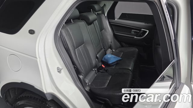 Land Rover Discovery Sport 2017 — photo 16