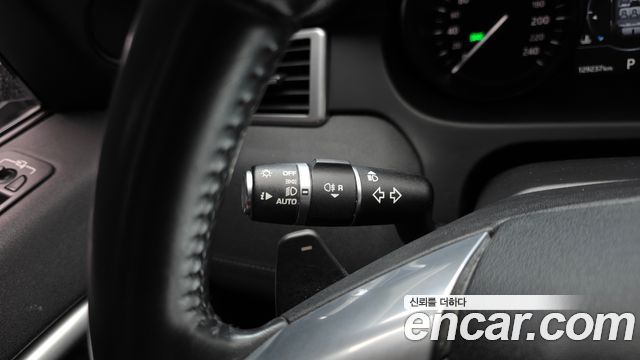 Land Rover Discovery Sport 2017 — photo 30