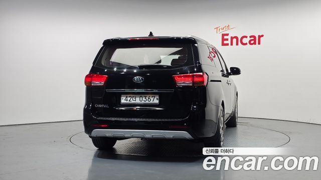 Kia Canival 2016 — photo 4
