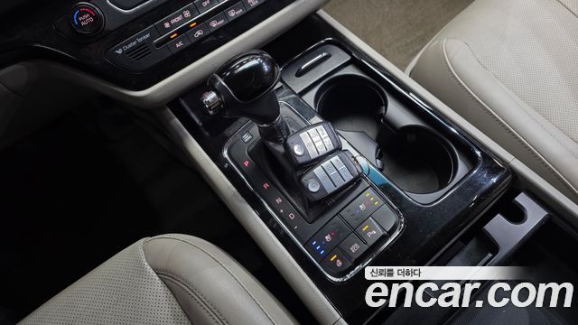 Kia Canival 2016 — photo 9