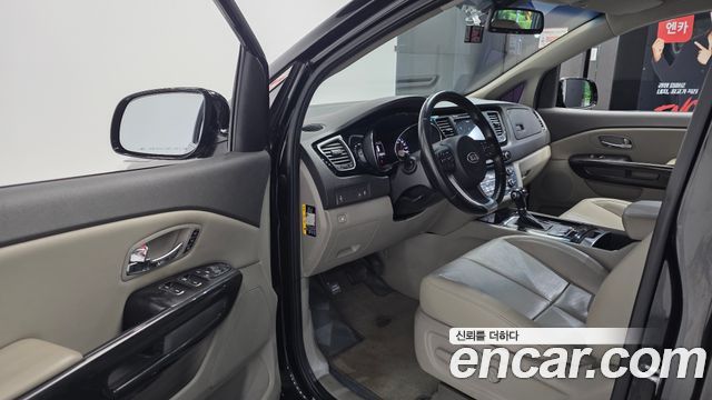 Kia Canival 2016 — photo 10