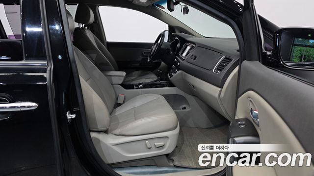 Kia Canival 2016 — photo 11