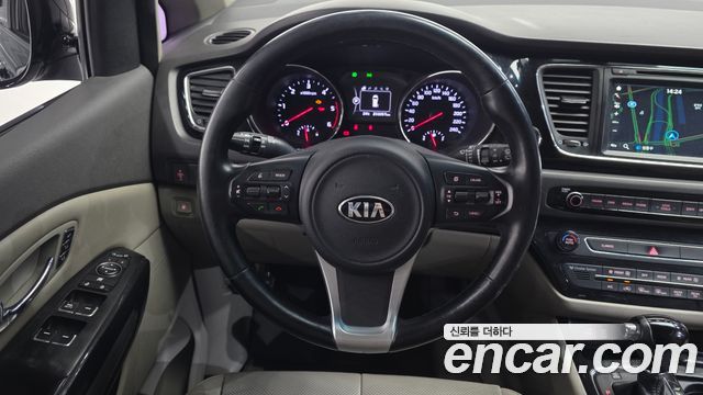 Kia Canival 2016 — photo 13