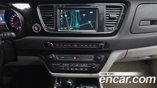 Kia Canival 2016 — photo 15