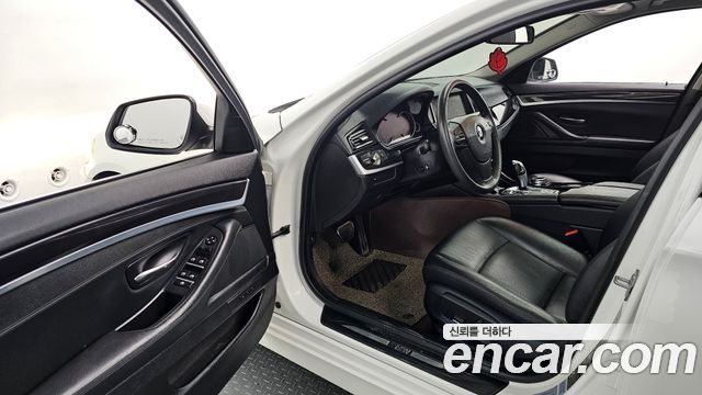 BMW 5-Series 2014 — photo 11