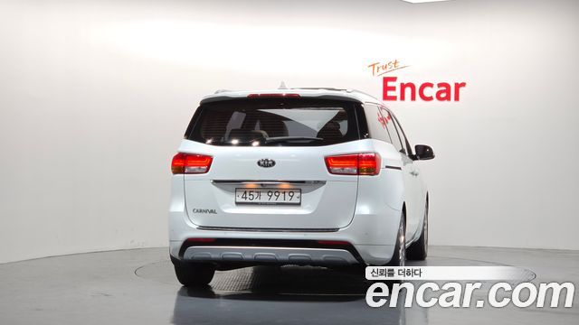 Kia Canival 2018 — photo 4