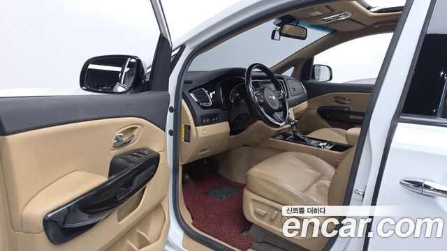 Kia Canival 2018 — photo 10