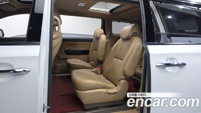 Kia Canival 2018 — photo 12