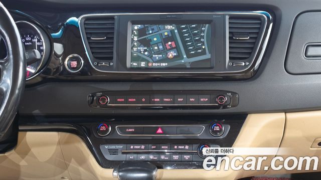 Kia Canival 2018 — photo 13