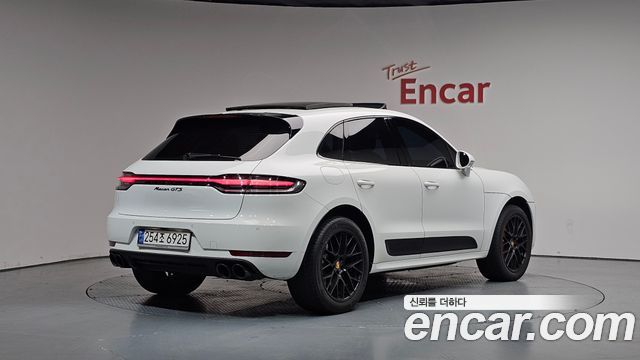 Porsche Macan 2018 — photo 2