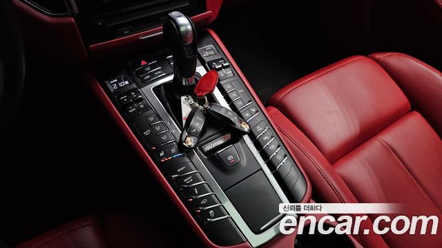 Porsche Macan 2018 — photo 12