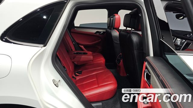 Porsche Macan 2018 — photo 17