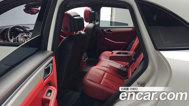 Porsche Macan 2018 — photo 18