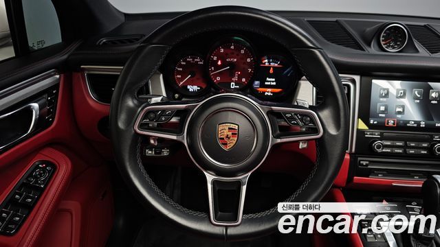 Porsche Macan 2018 — photo 19