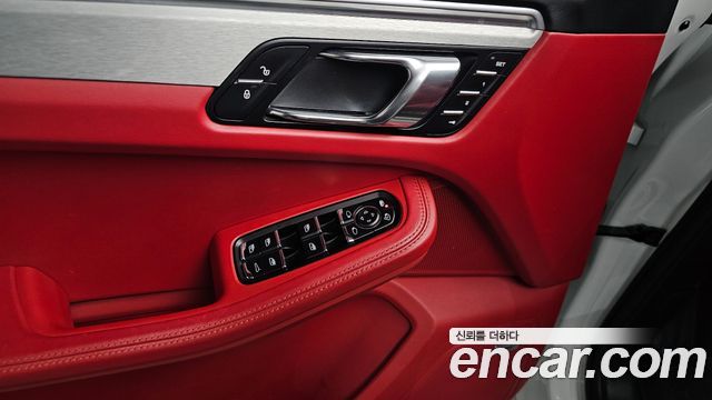 Porsche Macan 2018 — photo 22