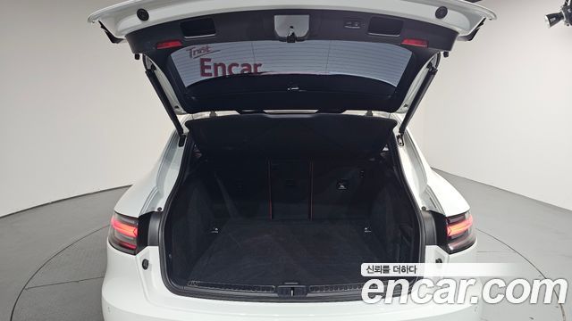 Porsche Macan 2018 — photo 26