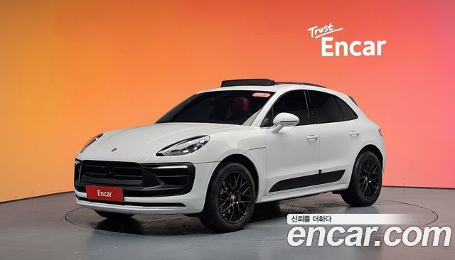Porsche Macan 2018 — photo 1