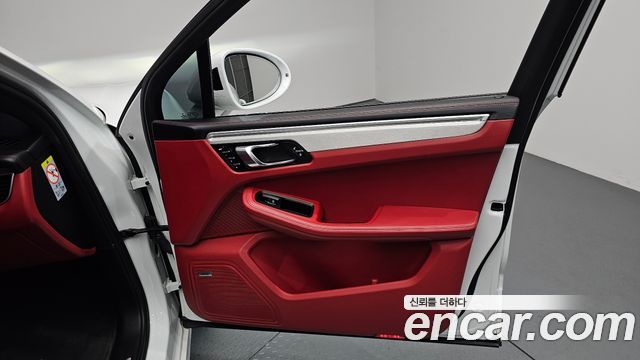 Porsche Macan 2018 — photo 14