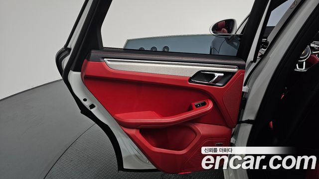 Porsche Macan 2018 — photo 15
