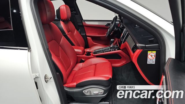 Porsche Macan 2018 — photo 16