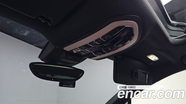 Porsche Macan 2018 — photo 28