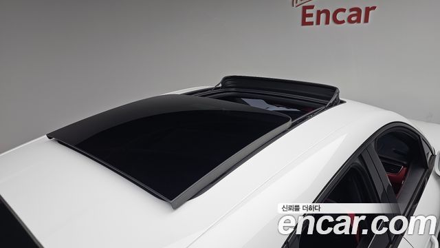 Porsche Macan 2018 — photo 32