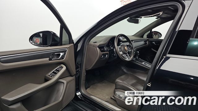 Porsche Macan 2019 — photo 13